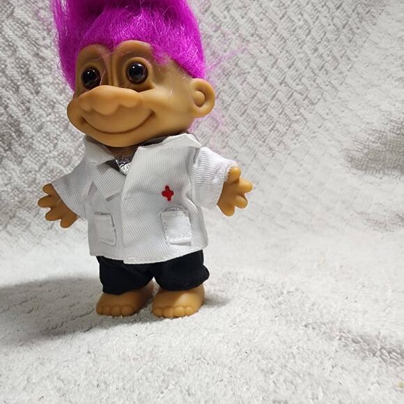 Russ Trolls "Male Nurse' W/Fuscia Hair. - Picture 2 of 4